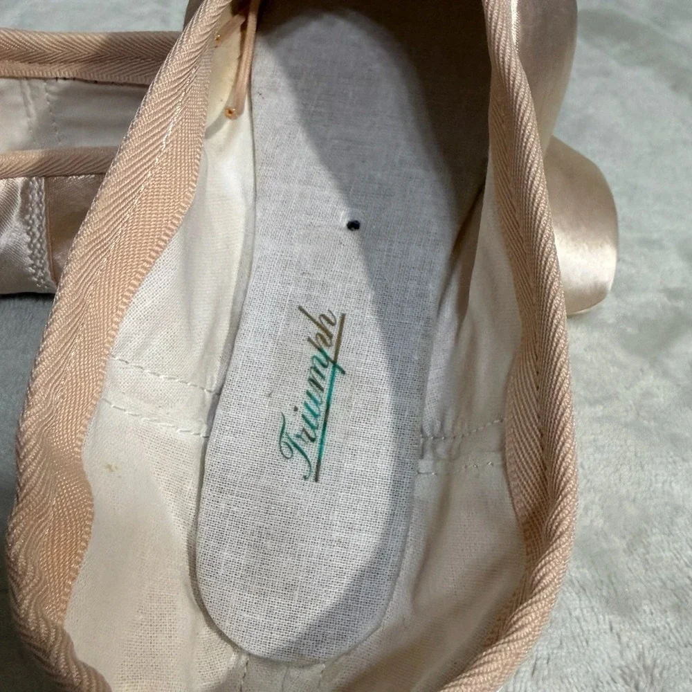 Nikolay Triumph Classic Pointe Shoes Shank Medium Width 4X Ballet Girls Size 3